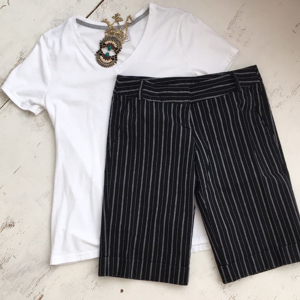 [ Portrait Black & White Striped Tuxedo Shorts ] 5